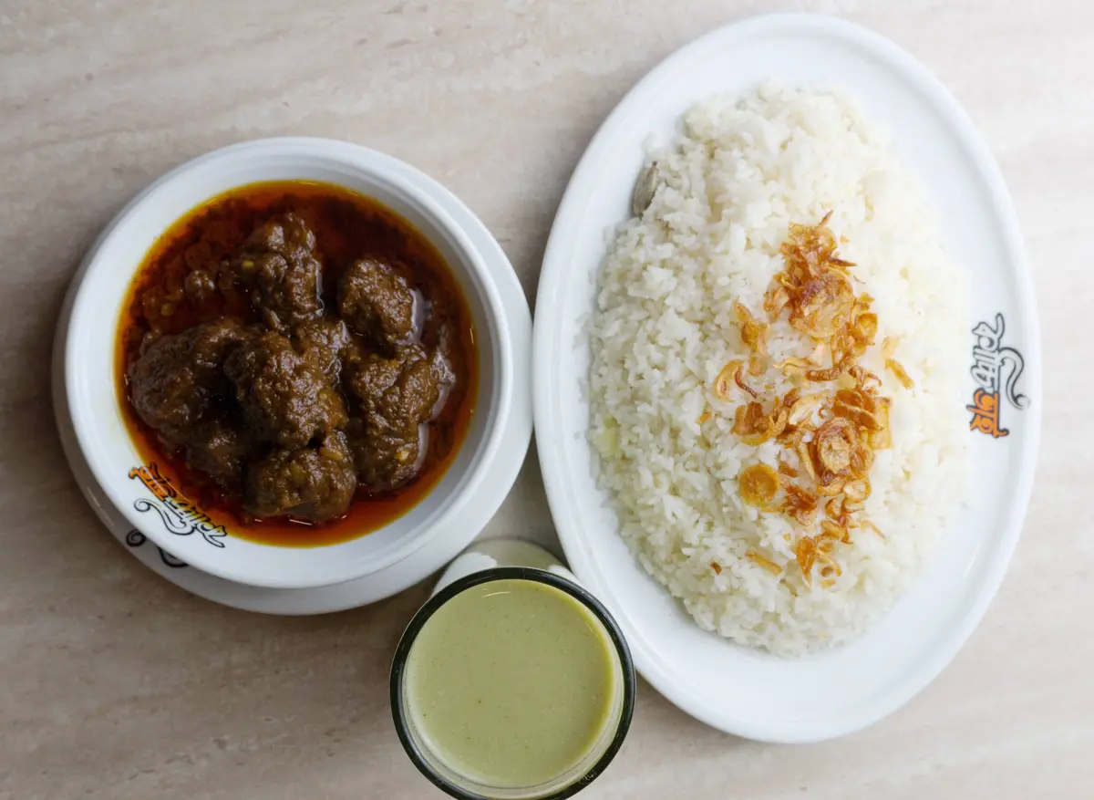 Plain Polao Platter, Beef Rezala With Borhani 1:1