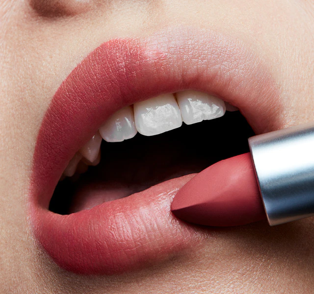Mac A Little Tamed Lipstick 