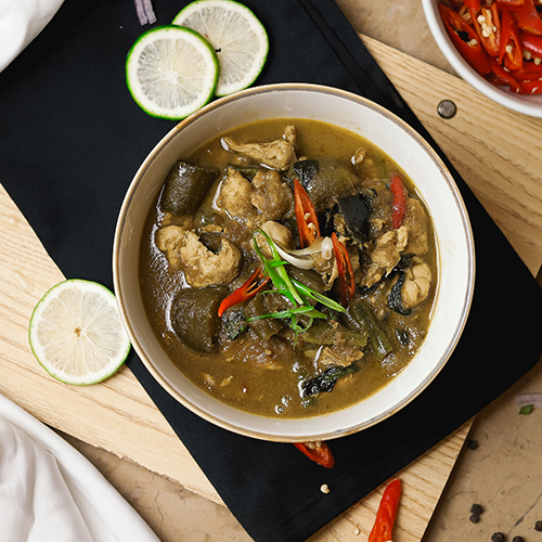 Green Curry With Sweet Basil And Lemon Leaves With Chicken (1:3)