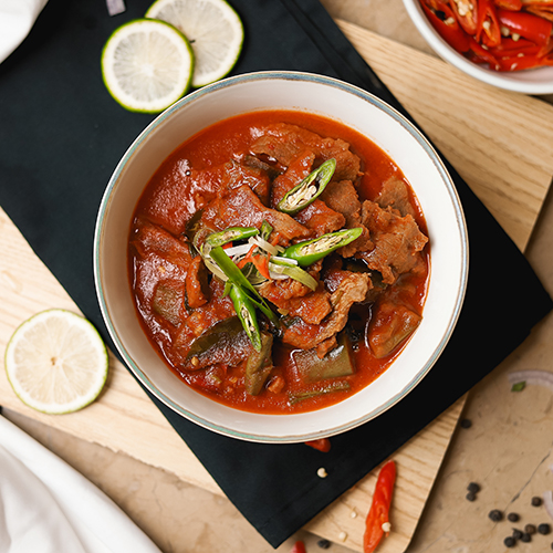 Red Curry With Sweet Basil And Lime Leaves With Beef (1:3)