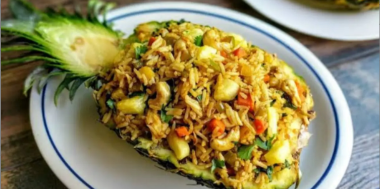 Pineapple Fried Rice With Chicken Slice